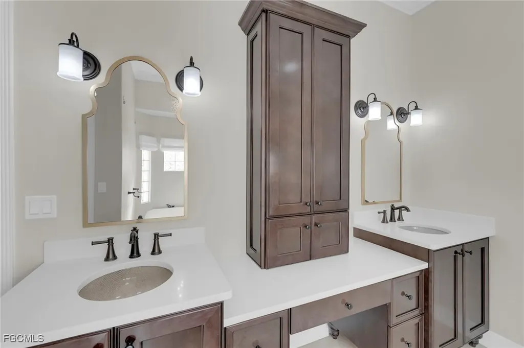 8642 S Lake Circle Fort Myers FL 33908