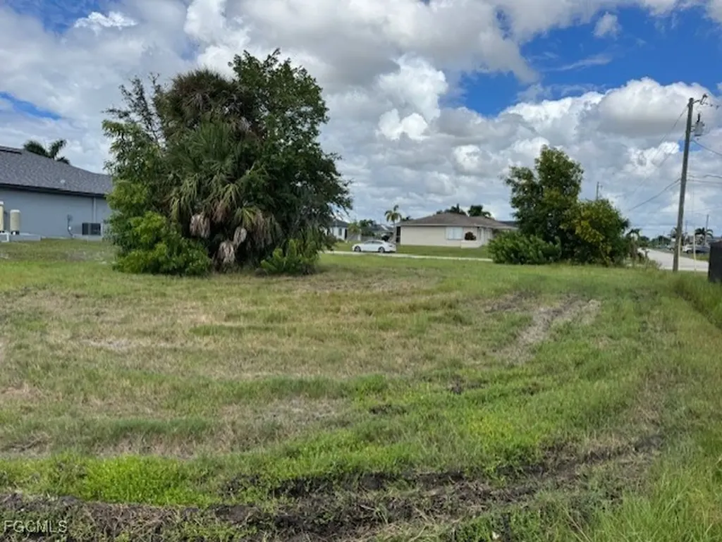 2214 NW 2nd Street Cape Coral FL 33993