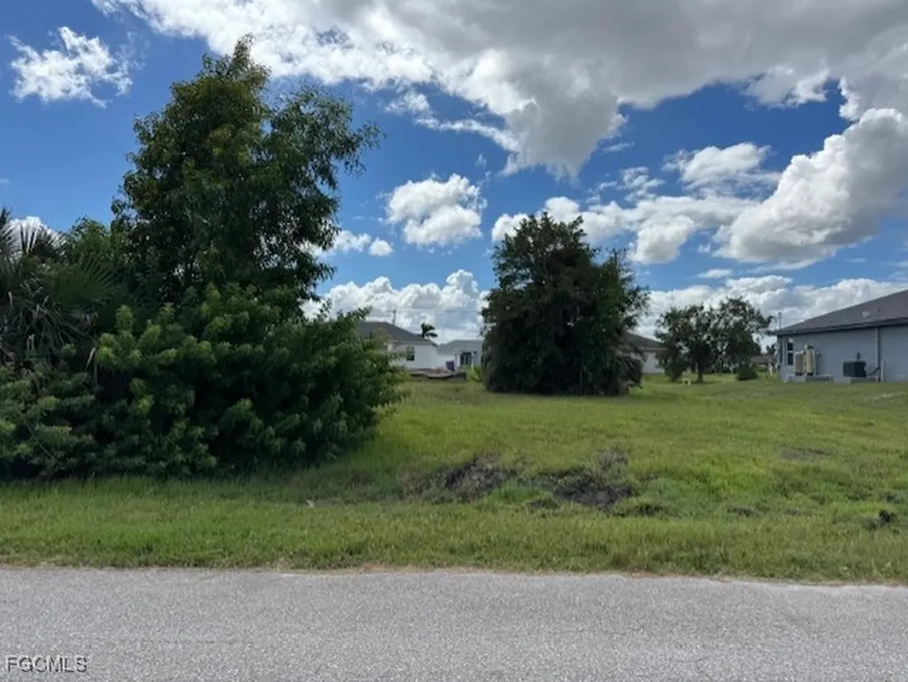 2214 NW 2nd Street Cape Coral FL 33993