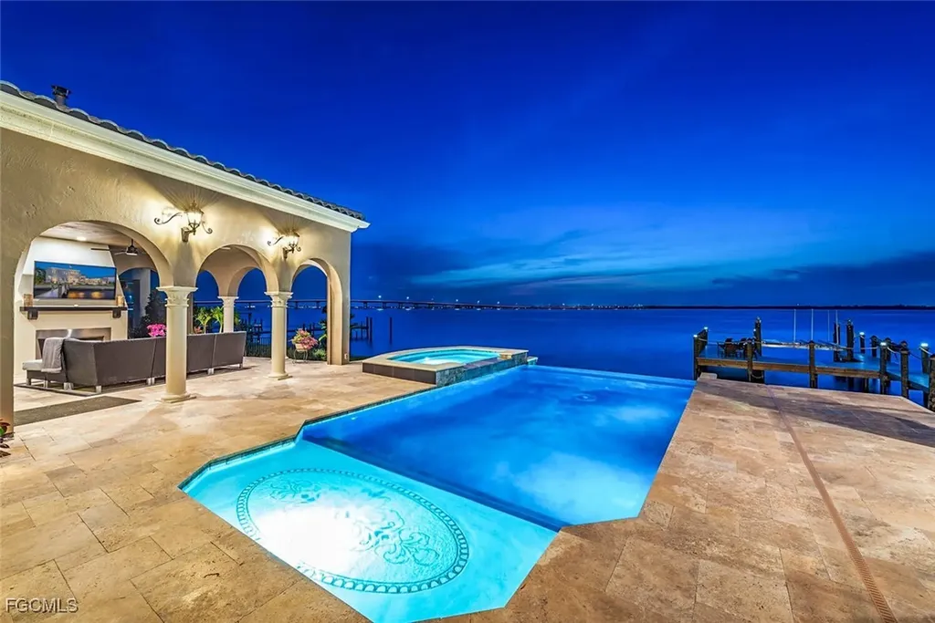 3914 W Riverside Drive Fort Myers FL 33901