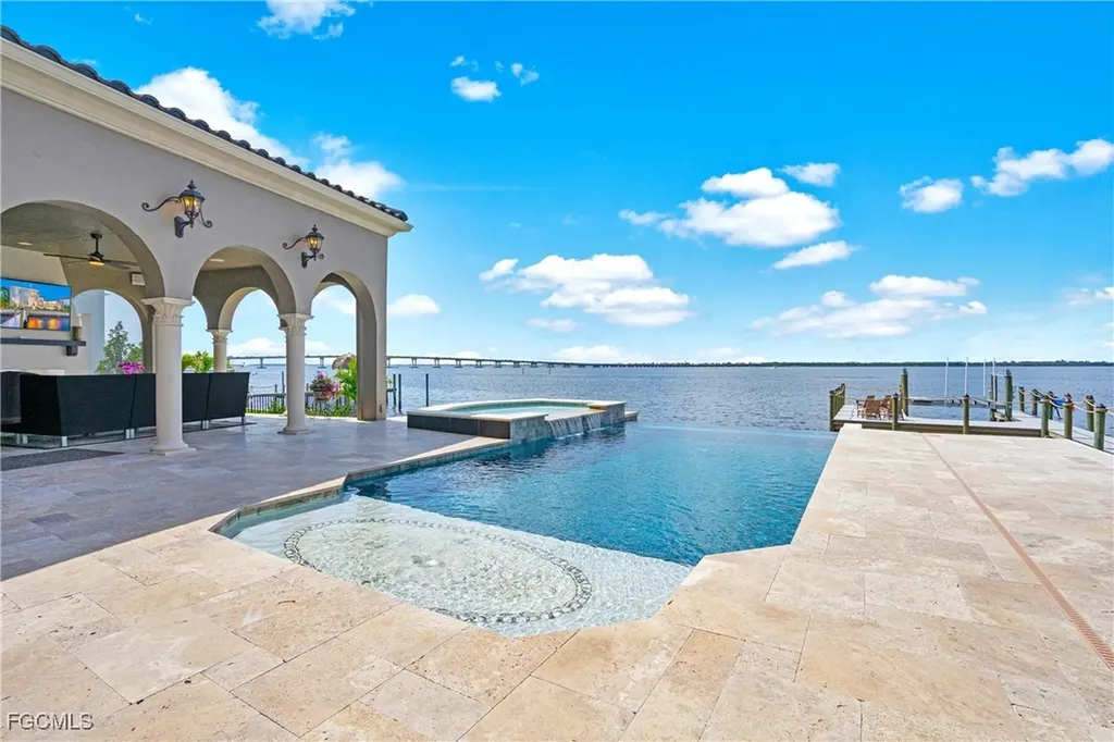 3914 W Riverside Drive Fort Myers FL 33901