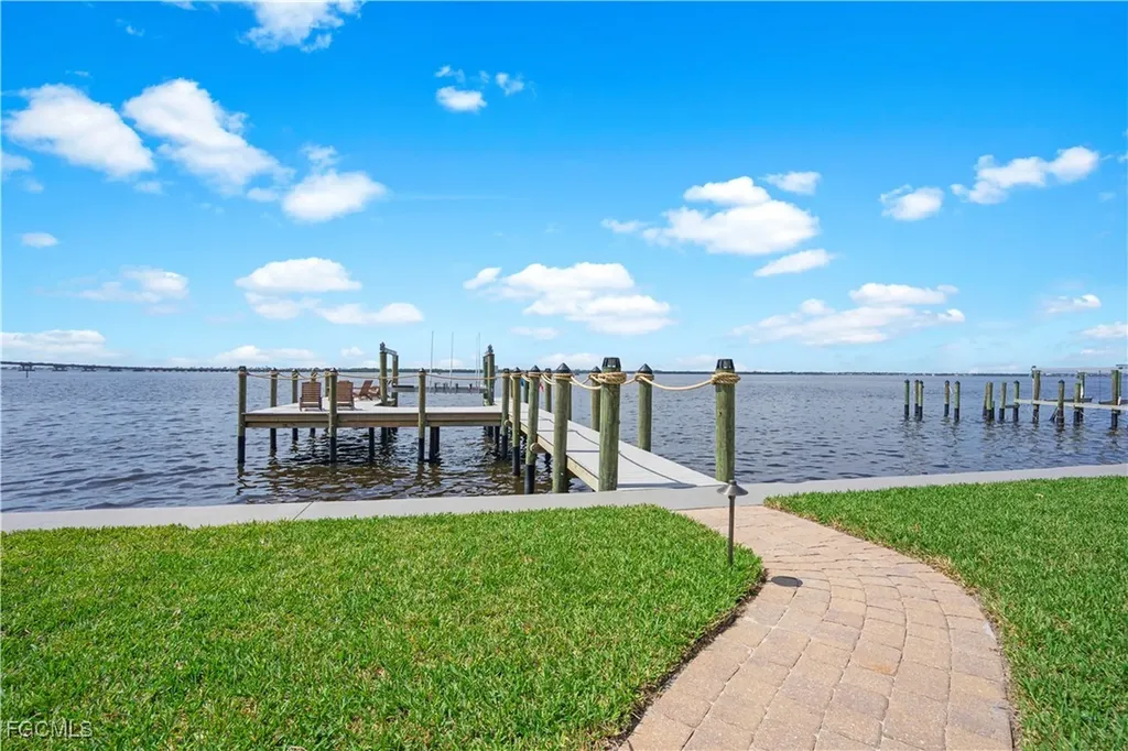 3914 W Riverside Drive Fort Myers FL 33901