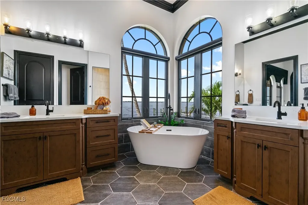 3914 W Riverside Drive Fort Myers FL 33901