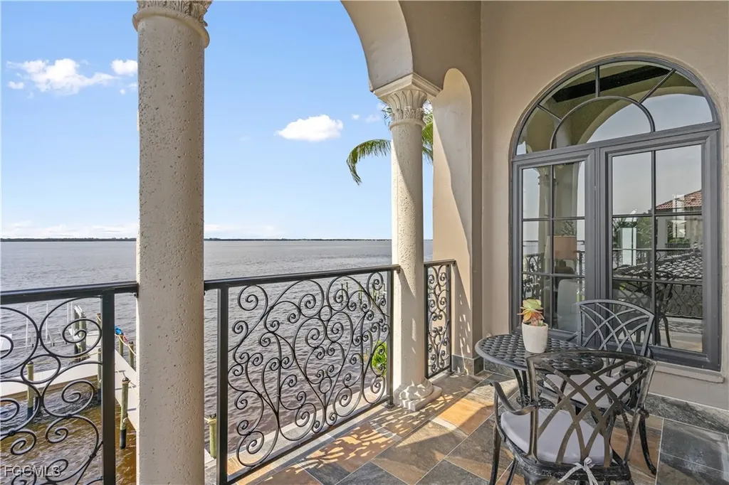 3914 W Riverside Drive Fort Myers FL 33901