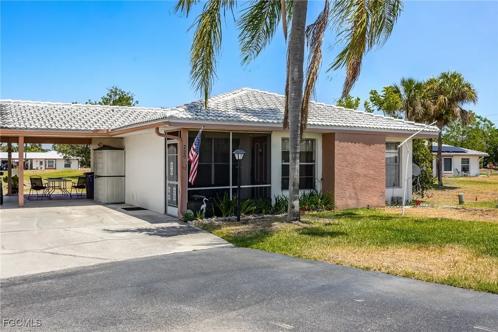 220 Oakmont Parkway Lehigh Acres FL 33936