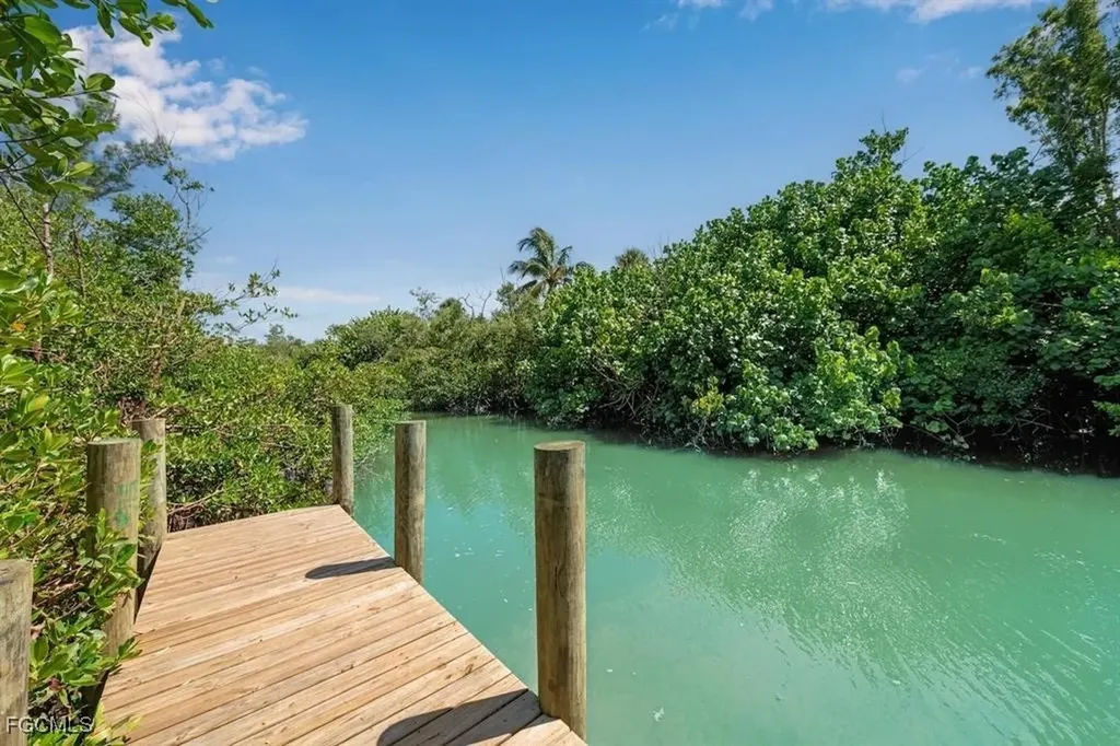 5753 Pine Tree Drive Sanibel FL 33957