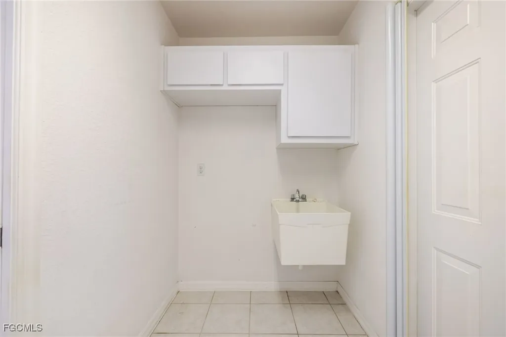 132 SE 19th Terrace Cape Coral FL 33990