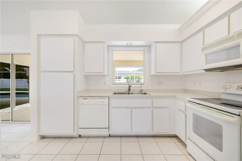 132 SE 19th Terrace Cape Coral FL 33990