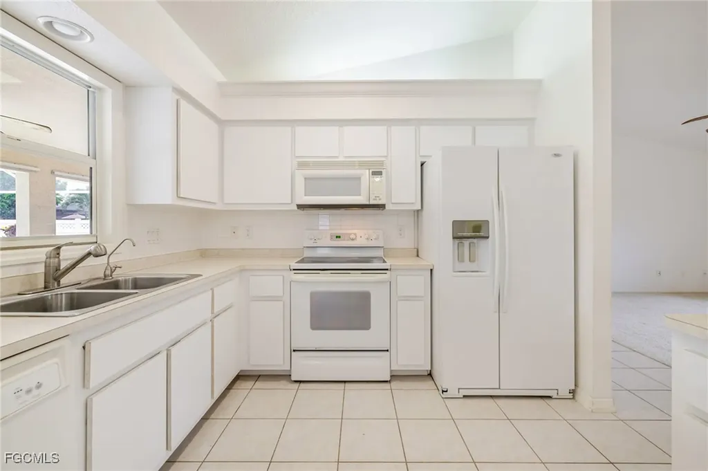 132 SE 19th Terrace Cape Coral FL 33990