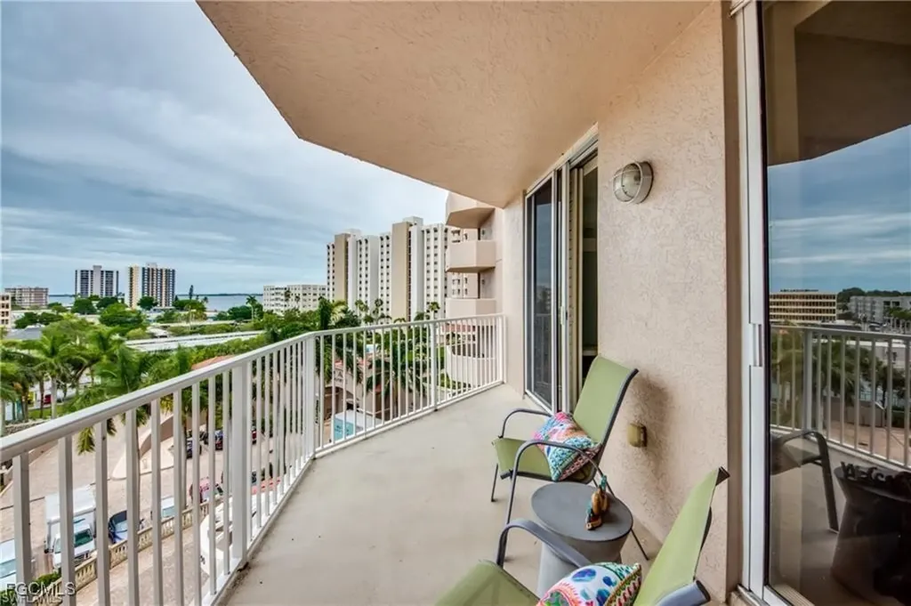 2090 W 1st Street Fort Myers FL 33901