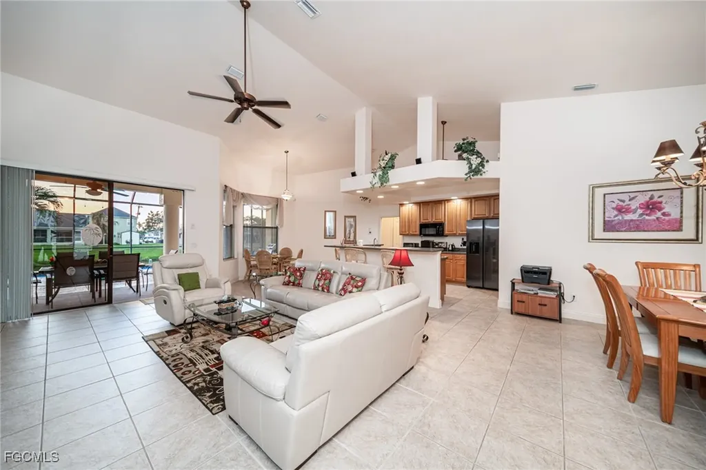 118 SE 23rd Place Cape Coral FL 33990