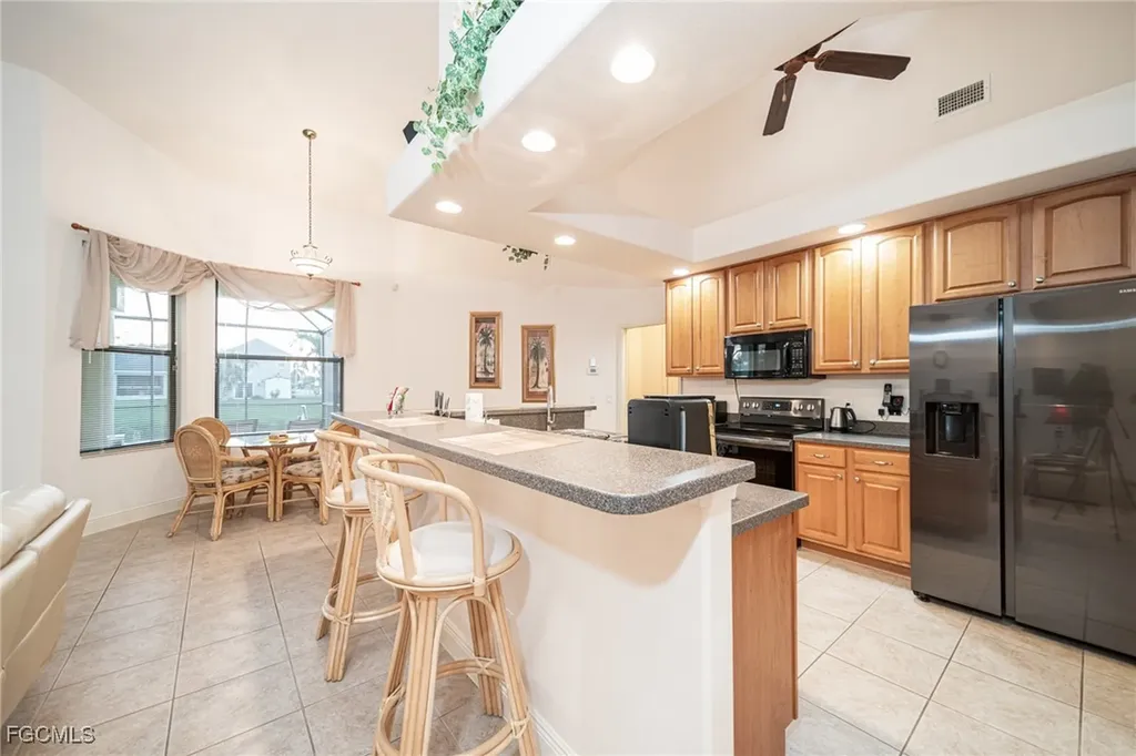 118 SE 23rd Place Cape Coral FL 33990