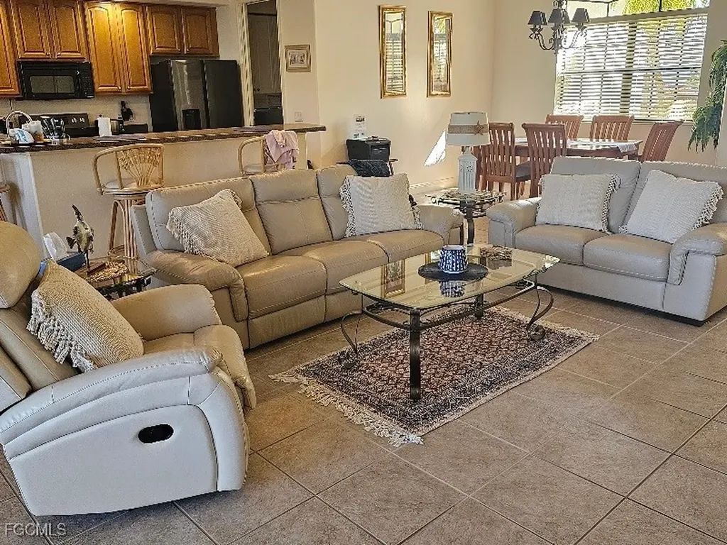 118 SE 23rd Place Cape Coral FL 33990