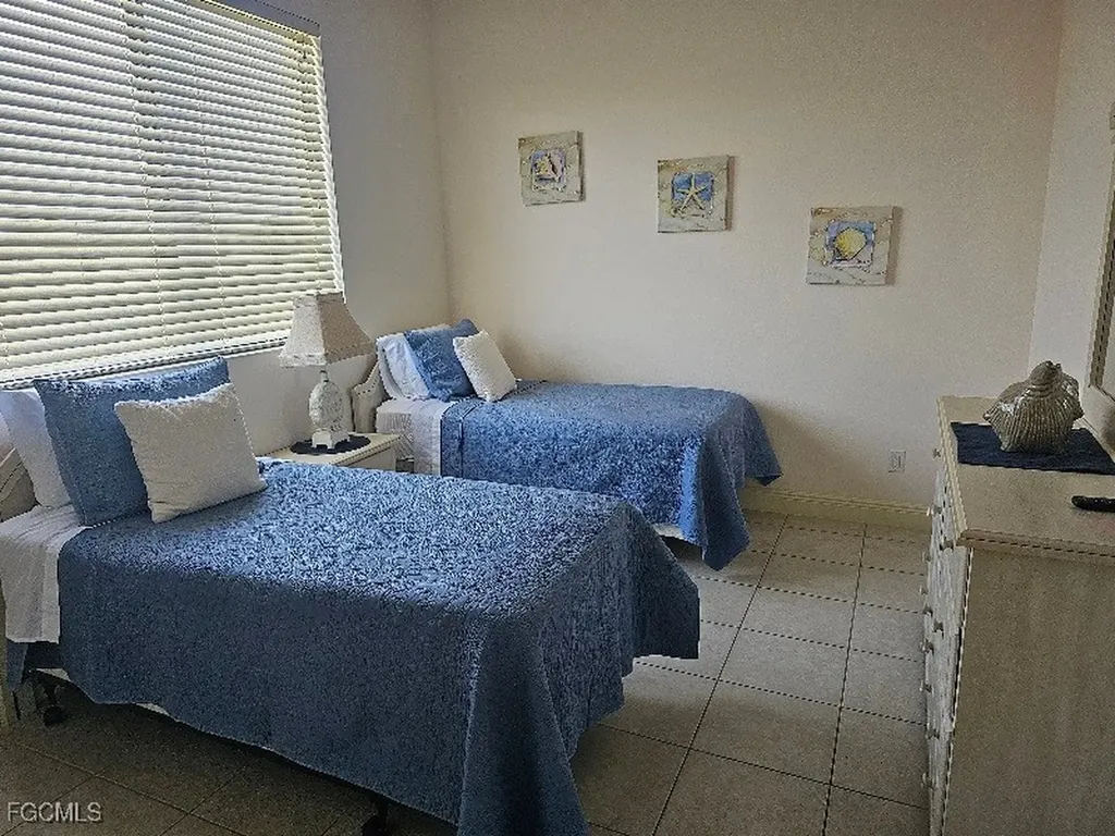 118 SE 23rd Place Cape Coral FL 33990