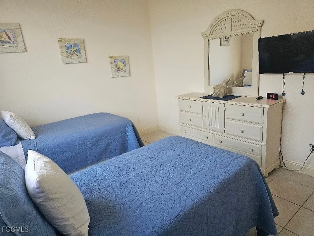 118 SE 23rd Place Cape Coral FL 33990
