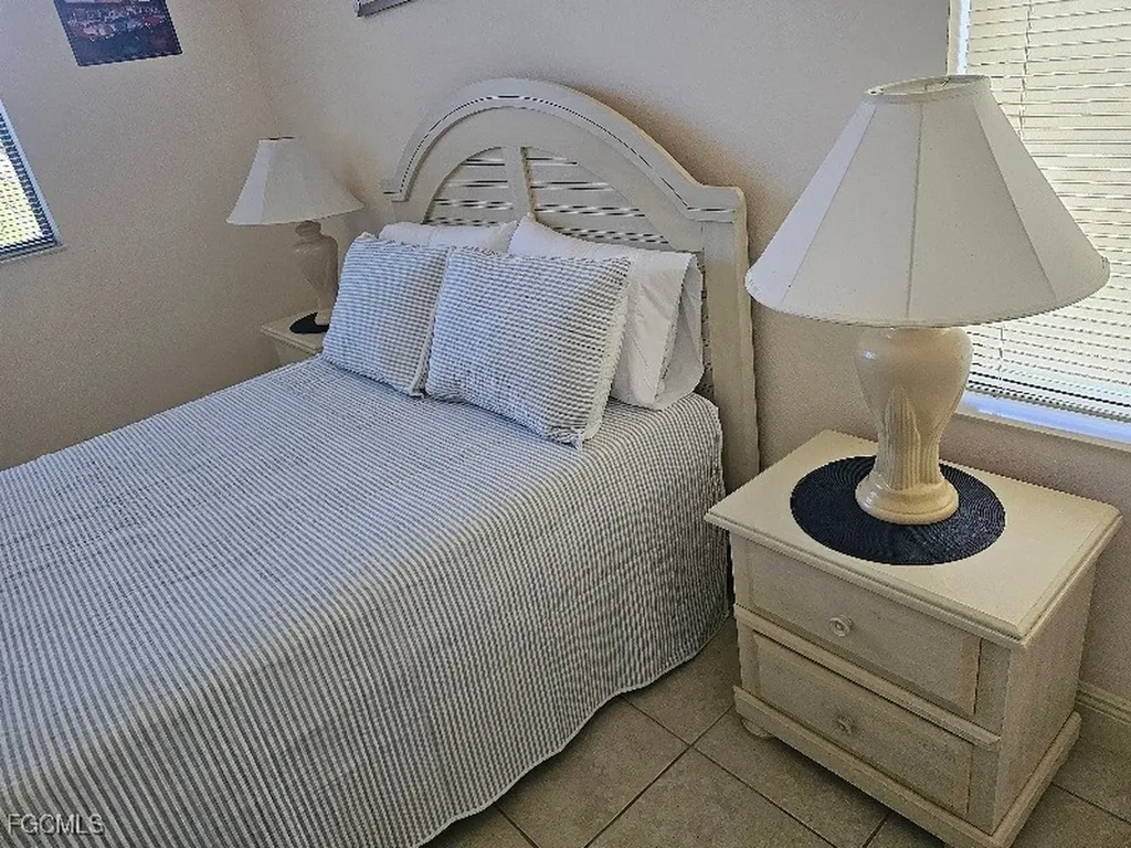 118 SE 23rd Place Cape Coral FL 33990