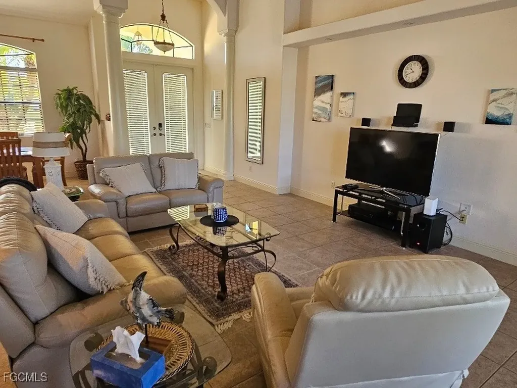 118 SE 23rd Place Cape Coral FL 33990