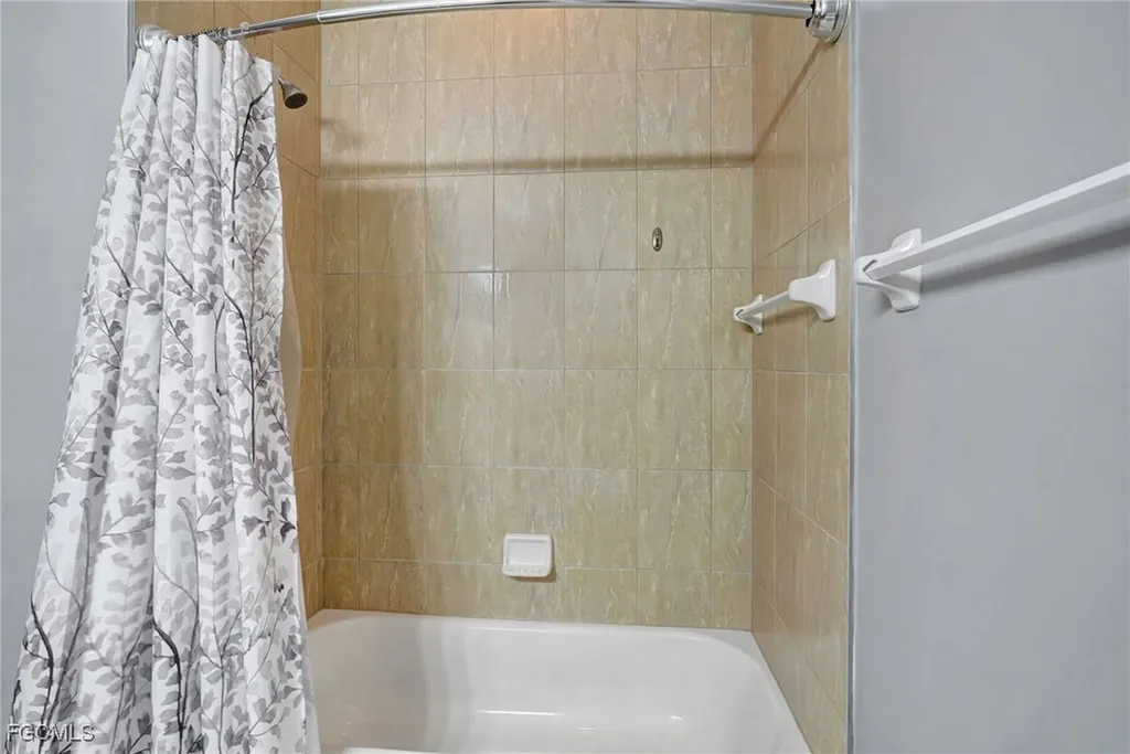 1102 Winding Pines Circle Cape Coral FL 33909