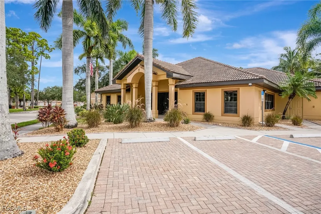 1102 Winding Pines Circle Cape Coral FL 33909