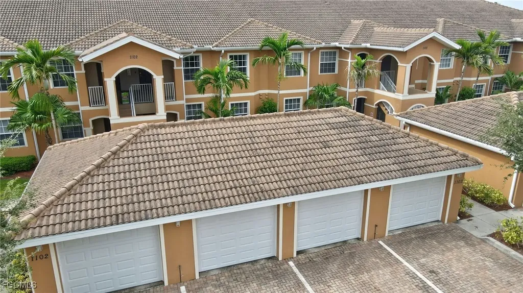 1102 Winding Pines Circle Cape Coral FL 33909