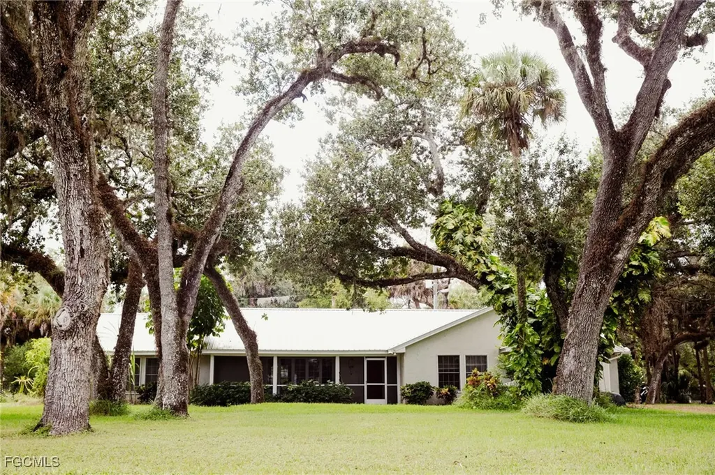 4055 County Road 78 Fort Denaud FL 33935