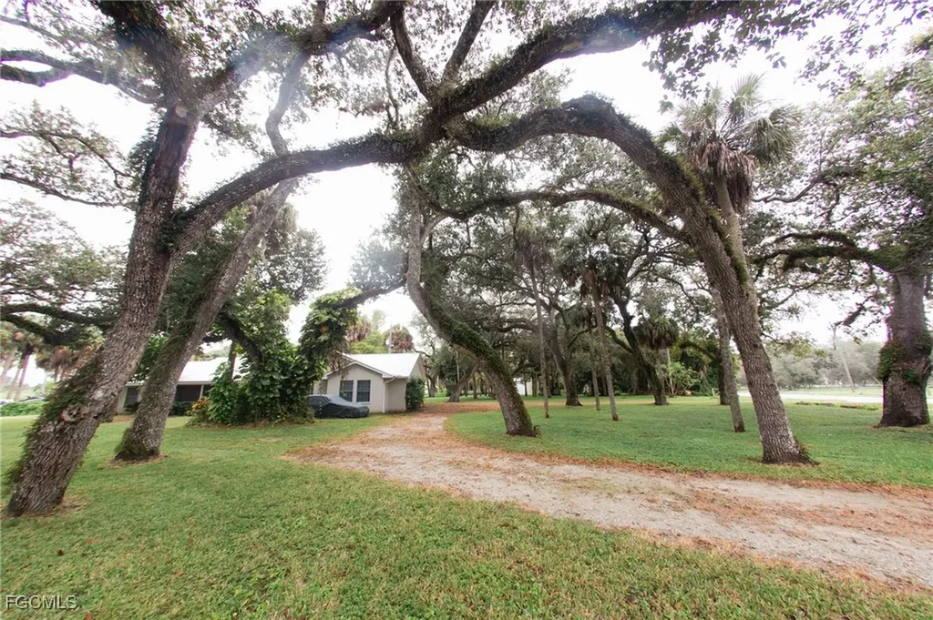 4055 County Road 78 Fort Denaud FL 33935