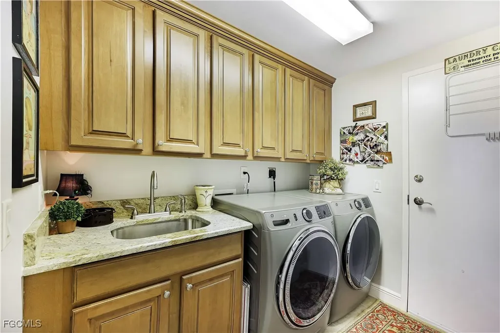 6081 Silver King Boulevard Cape Coral FL 33914