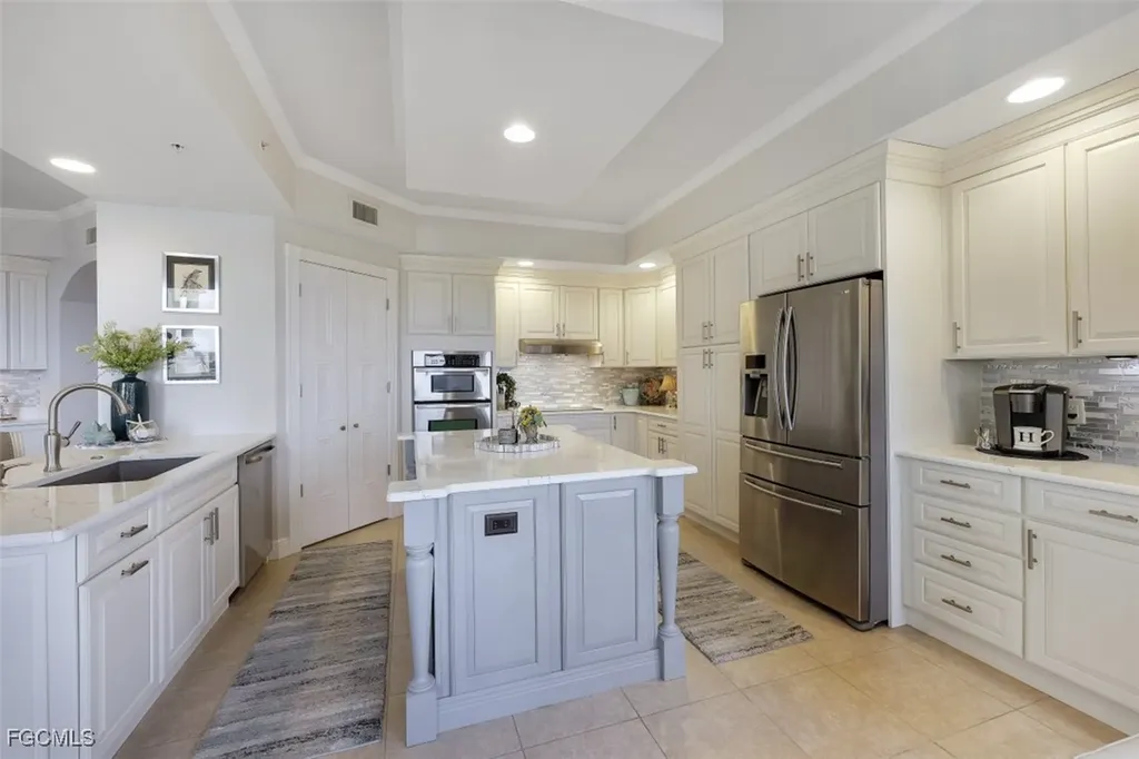 6081 Silver King Boulevard Cape Coral FL 33914