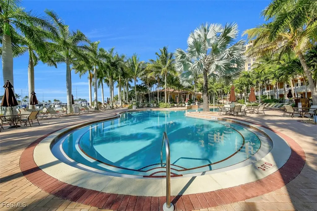 6081 Silver King Boulevard Cape Coral FL 33914