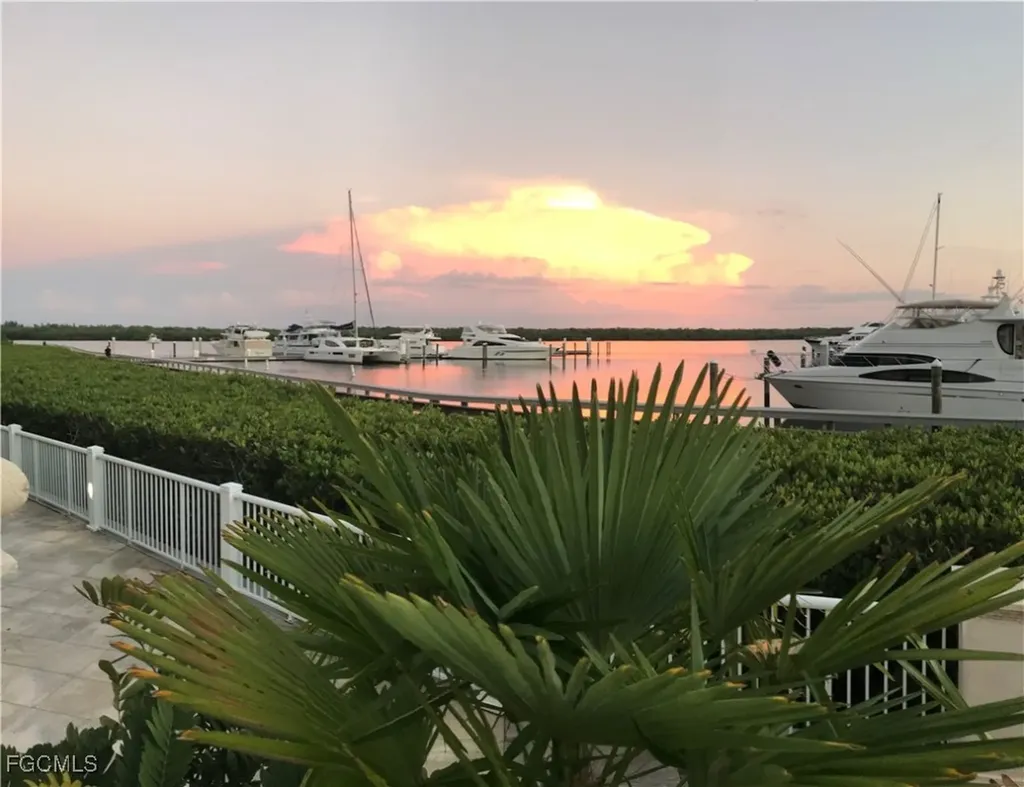 6081 Silver King Boulevard Cape Coral FL 33914