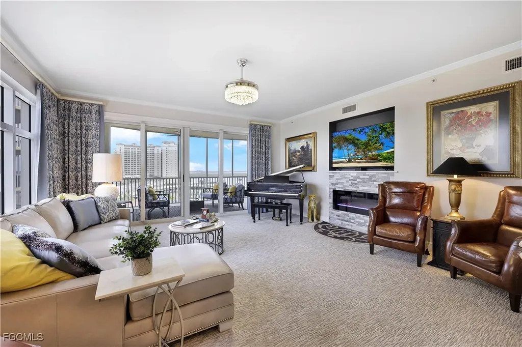 6081 Silver King Boulevard Cape Coral FL 33914