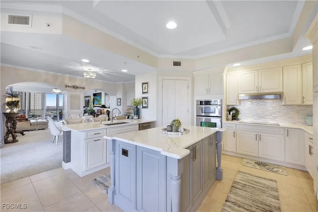 6081 Silver King Boulevard Cape Coral FL 33914