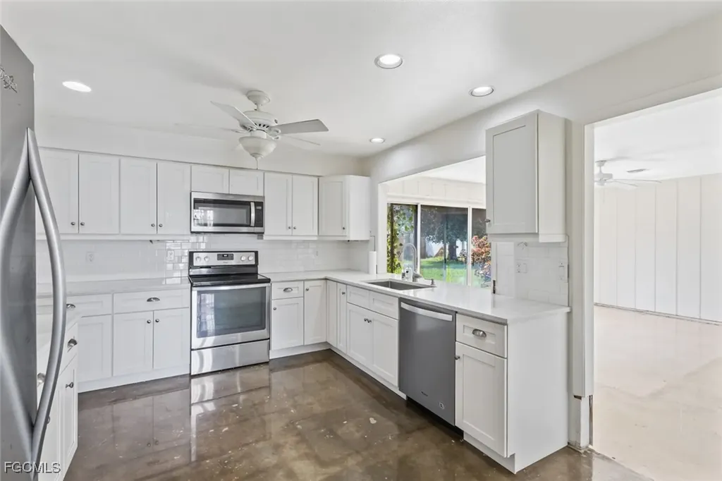 2424 Kent Avenue Fort Myers FL 33907