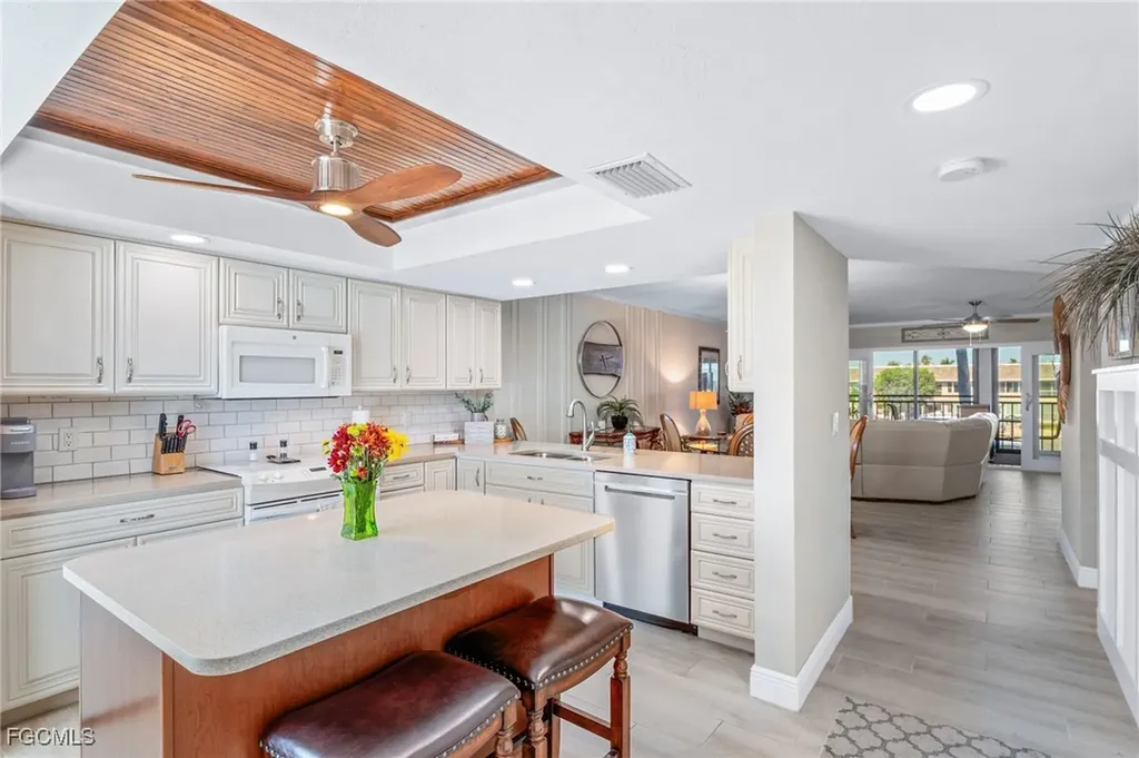 4240 SE 20th Place Cape Coral FL 33904