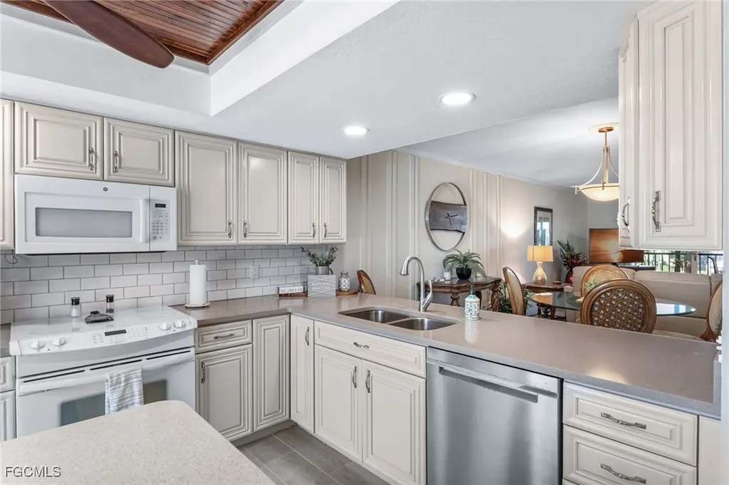 4240 SE 20th Place Cape Coral FL 33904