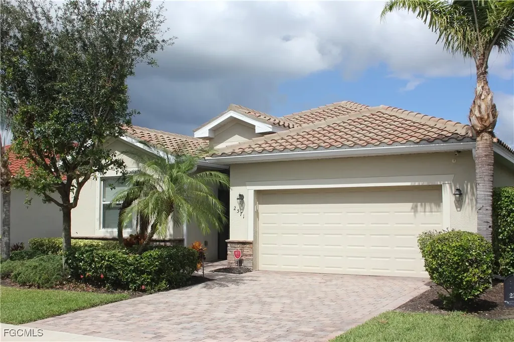2571 Laurentina Lane Cape Coral FL 33909