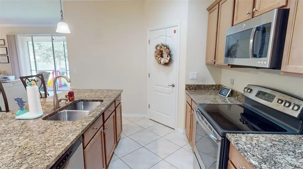 2571 Laurentina Lane Cape Coral FL 33909