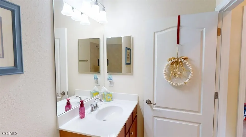 2571 Laurentina Lane Cape Coral FL 33909