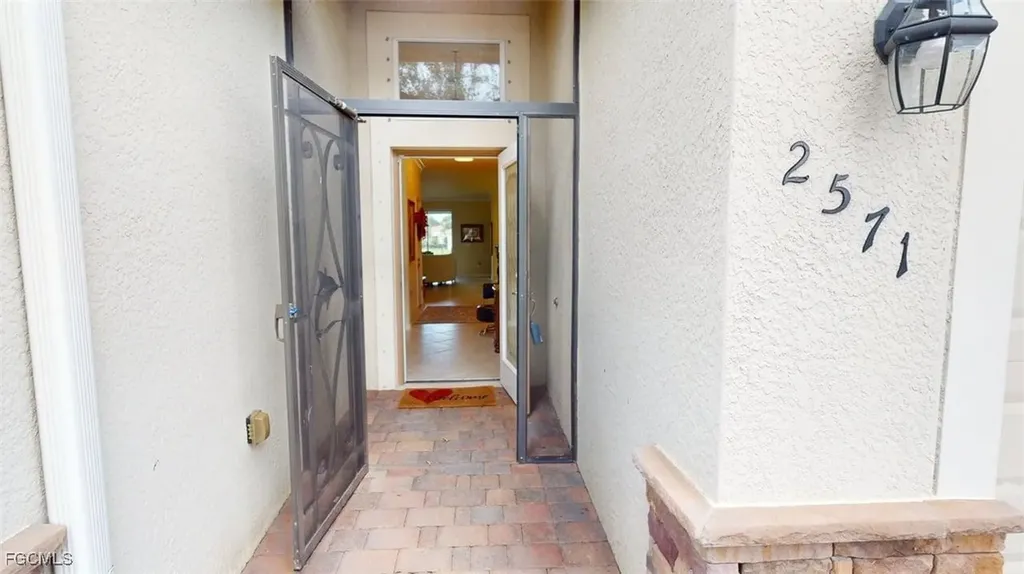 2571 Laurentina Lane Cape Coral FL 33909