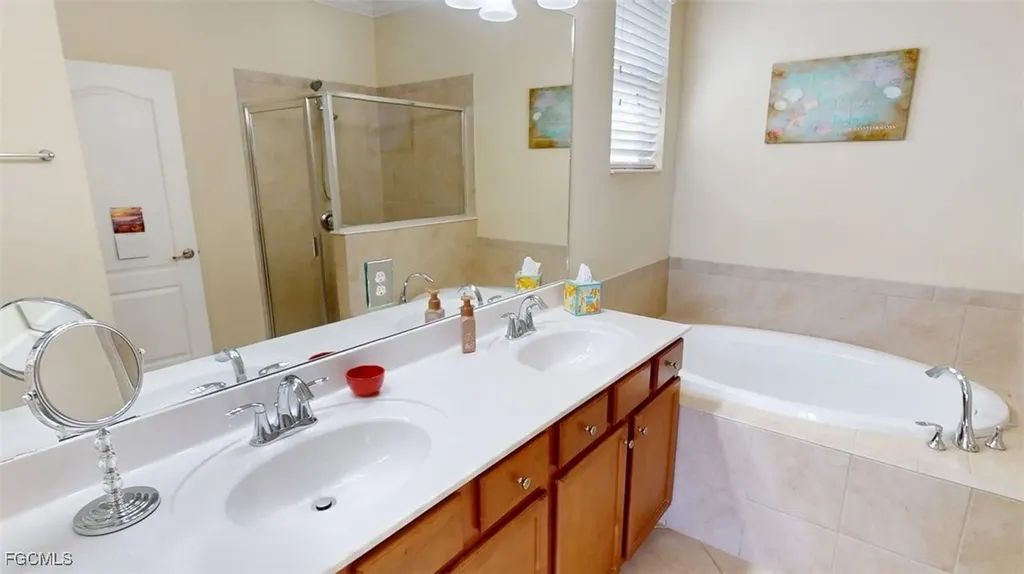 2571 Laurentina Lane Cape Coral FL 33909