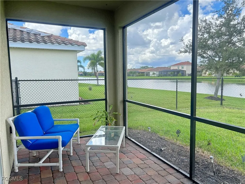 2571 Laurentina Lane Cape Coral FL 33909