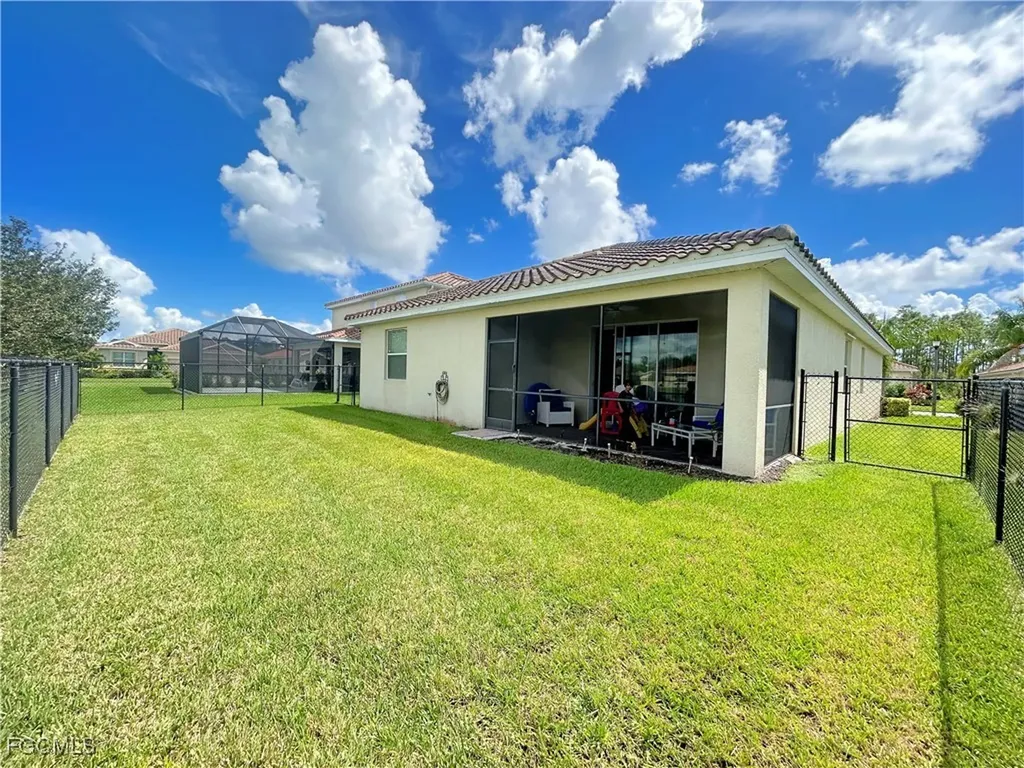 2571 Laurentina Lane Cape Coral FL 33909