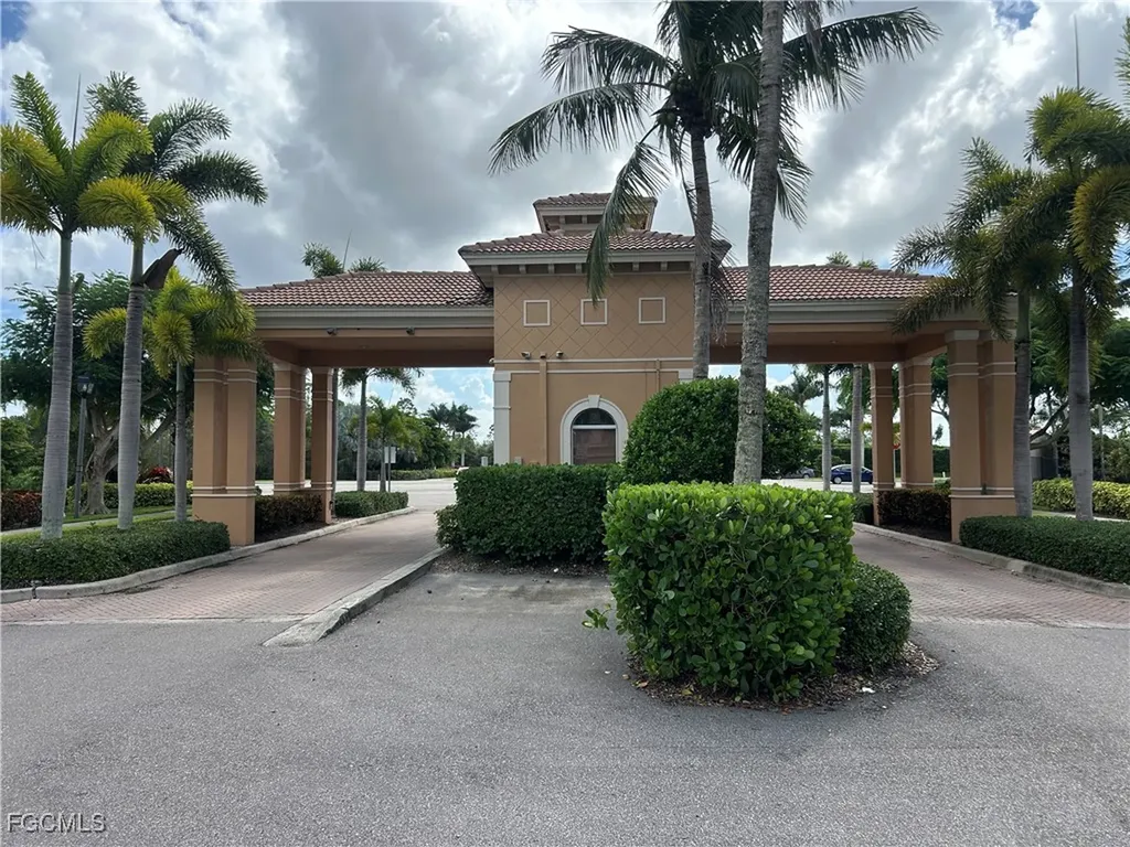 2571 Laurentina Lane Cape Coral FL 33909