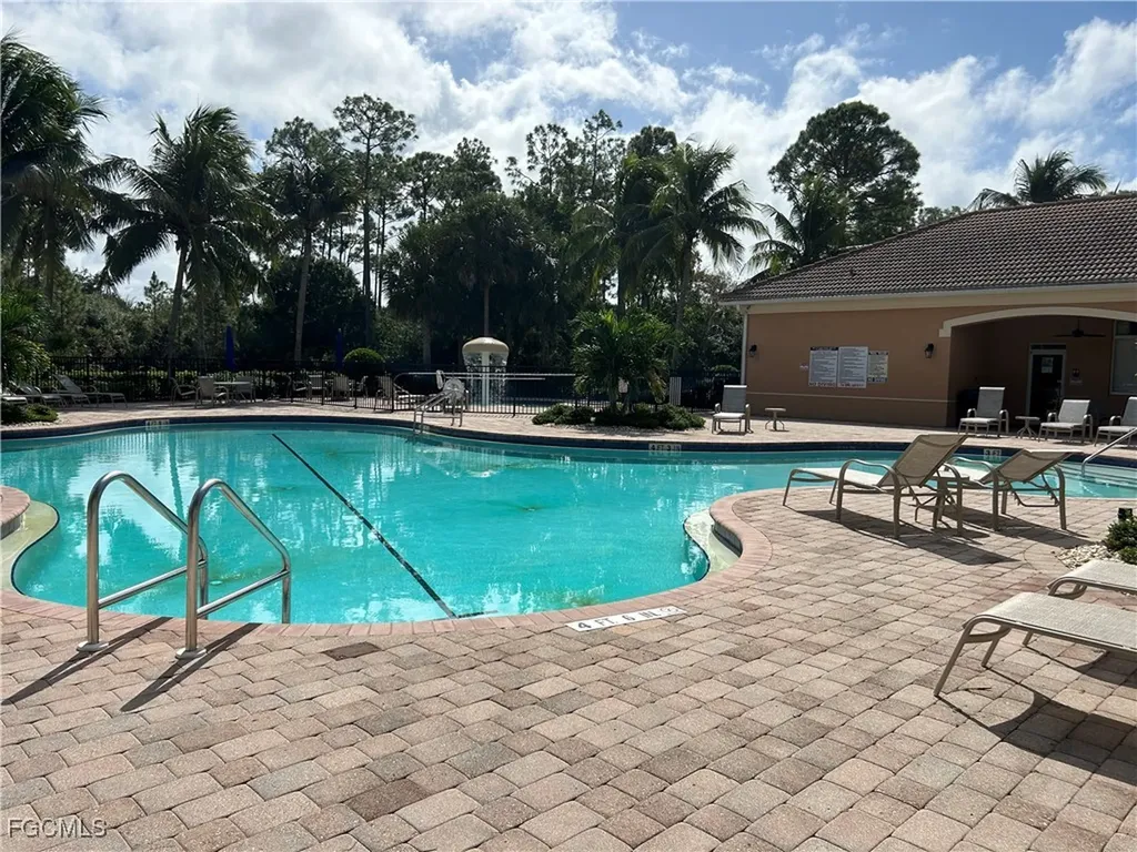 2571 Laurentina Lane Cape Coral FL 33909