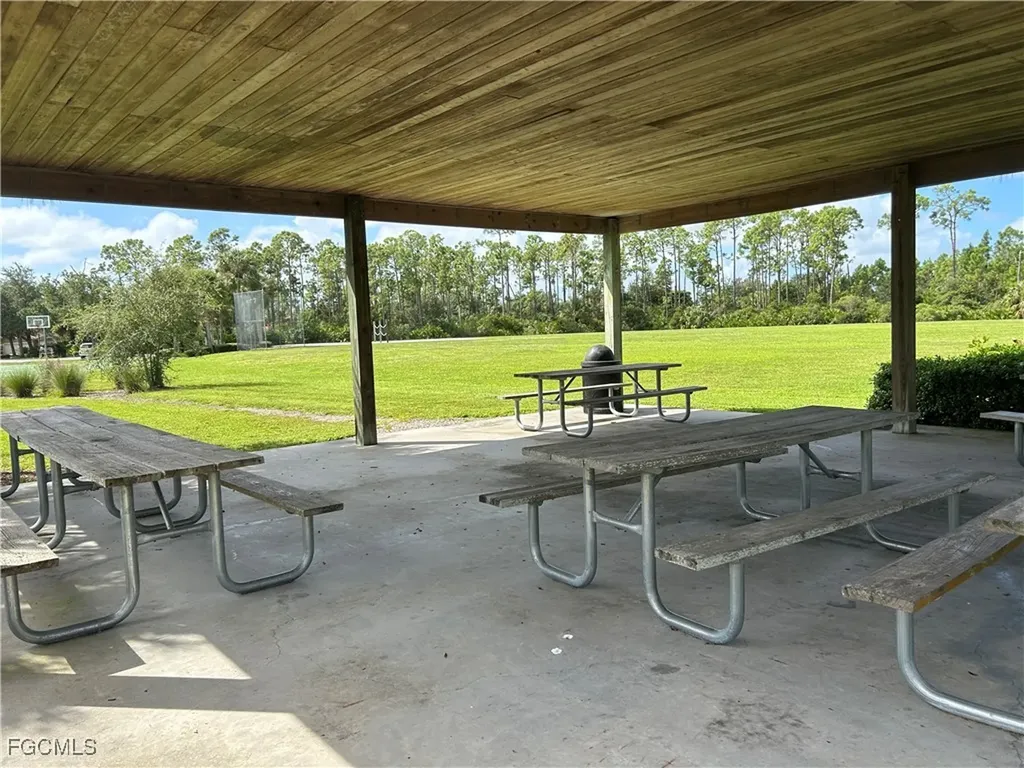 2571 Laurentina Lane Cape Coral FL 33909