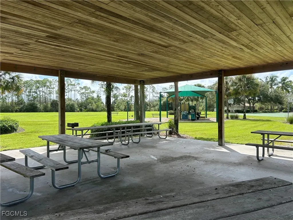 2571 Laurentina Lane Cape Coral FL 33909