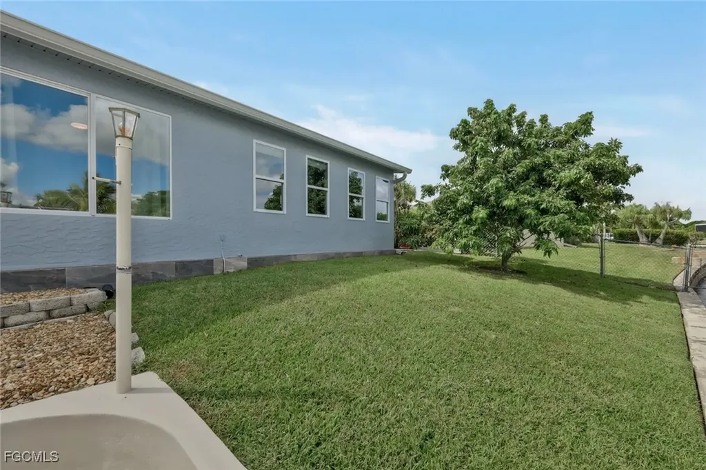 5943 Baker Court Fort Myers FL 33919