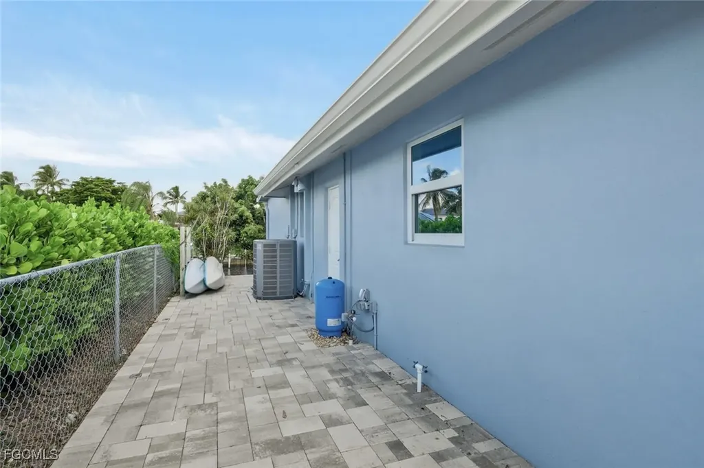 5943 Baker Court Fort Myers FL 33919