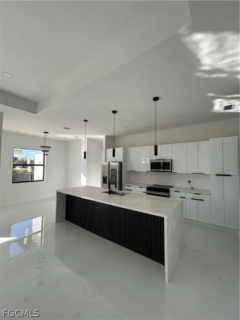 2610 NE 1st Place Cape Coral FL 33909