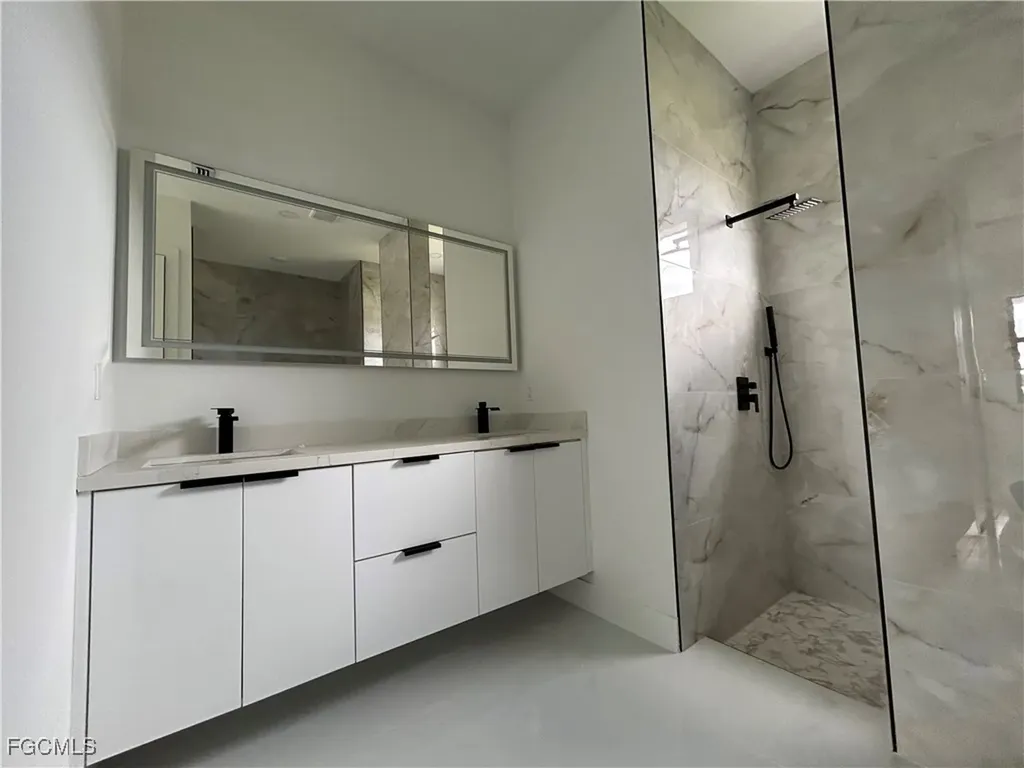 2610 NE 1st Place Cape Coral FL 33909